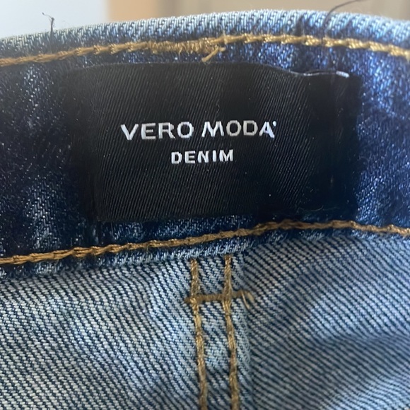VERO MODA Straight Fit Jeans — High Waist Dark Wash - Picture 5 of 7
